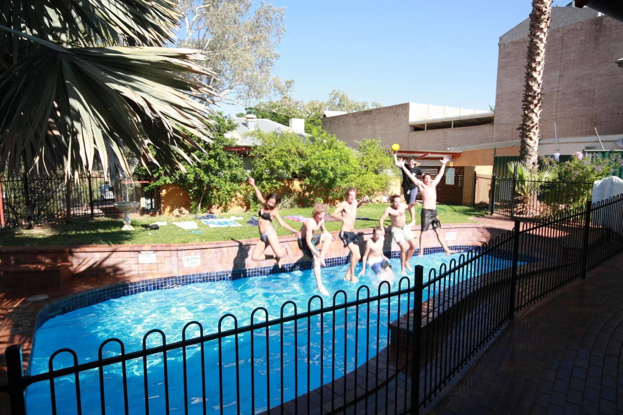 Yha Alice Springs Vandrarhem Exteriör bild